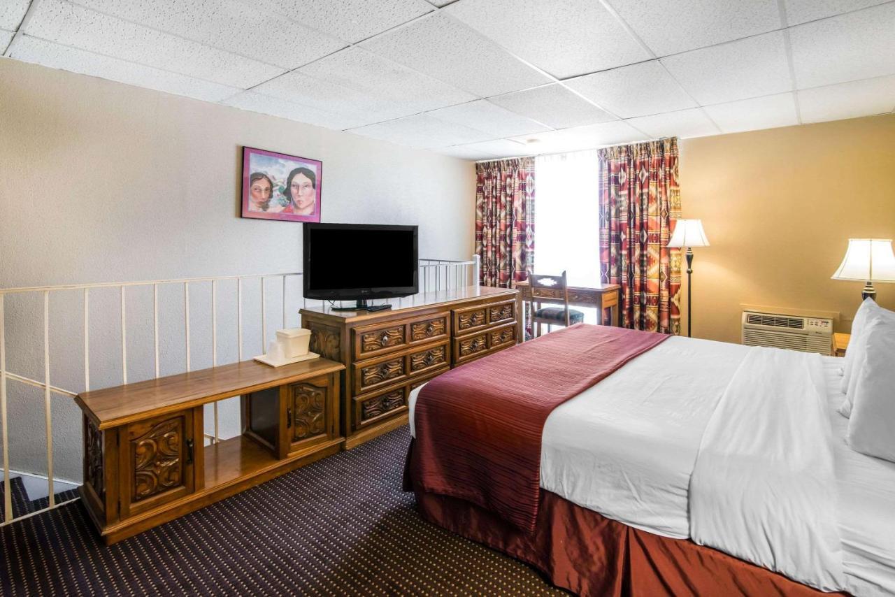 Quality Inn Taos Exterior foto